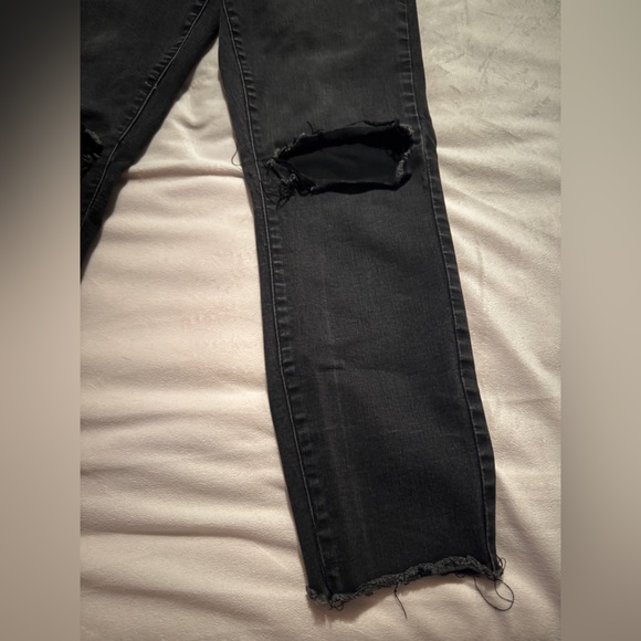 Jennifer Lopez Black Distressed Skinny Jeans - Picture 6 of 16